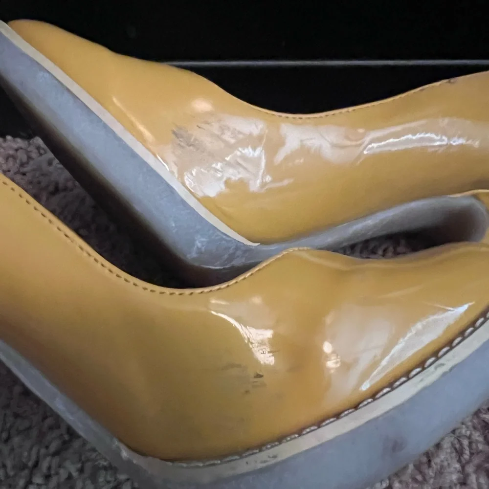 Heels - Picture 4 of 5